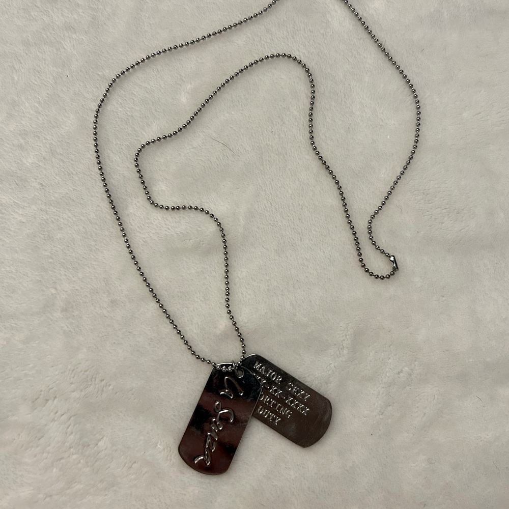 LA SENZA Sexy Tag on Chain